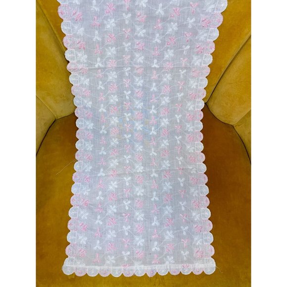 VINTAGE TABLE RUNNER Pink White Embroidered - Scalloped Edge - 38" x 12" -Floral - Picture 10 of 10